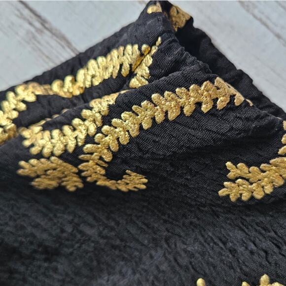 Forever 21 Black with gold regal details sz 2X - Picture 2 of 4